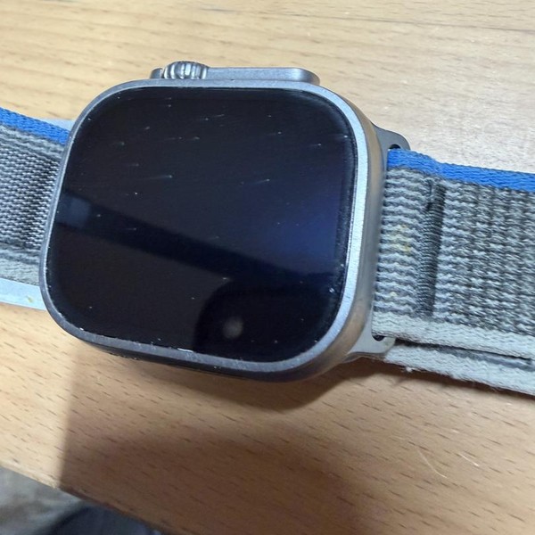 Apple Watch Ultra 49mm - Unlocked Non-US, Titanium, A2684