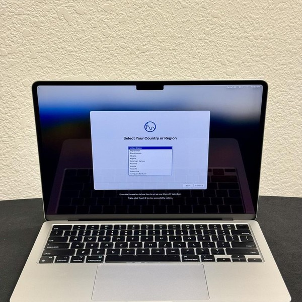MacBook Air 2022 (M2) - 13 inch - 512 GB, Silver, 8 GB, Apple M2