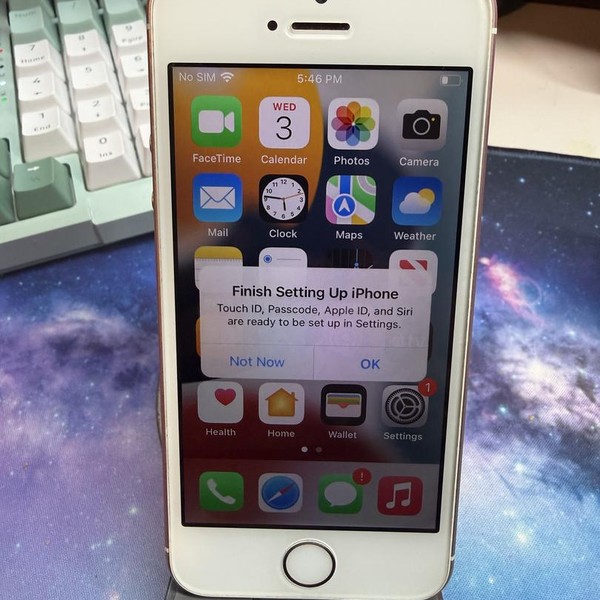 Apple iPhone SE 1st Gen 2016 - Unlocked, 16 GB, Rose Gold, A1723