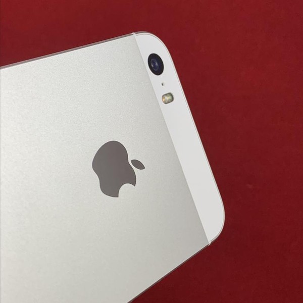 Apple iPhone SE 1st Gen 2016 - Unlocked, Silver, 32 GB, A1662