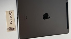 Good
													Apple iPad 9th Gen - Unlocked, Gray, 64 GB, A2603, photo 3 of 7