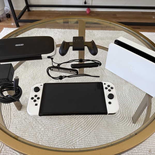 Nintendo Switch - OLED - 64 GB, White