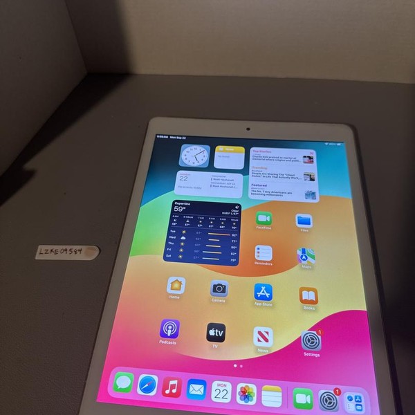 Apple iPad 8th Gen - Wi-Fi, 128 GB, Gold, A2270