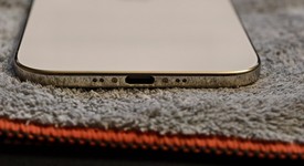 Mint
													Apple iPhone Air - Unlocked, Light Gold, 256 GB, A3260, photo 1 of 11