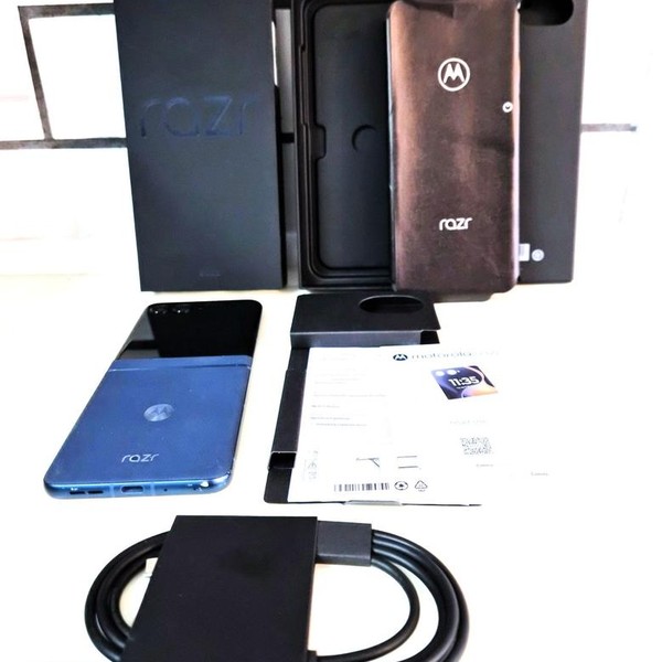 Motorola Razr (2025) - Unlocked, 256 GB, Blue, 8 GB