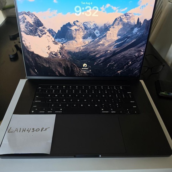 MacBook Pro 2024 - 16 inch - 4 TB, Space Black, 128 GB, Apple M4 Max 16-core