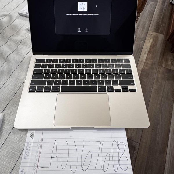 MacBook Air 2022 (M2) - 13 inch - 256 GB, Starlight, 8 GB, Apple M2