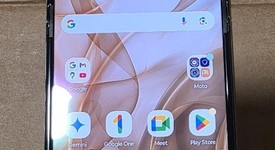 Good
													Motorola Razr (2024) - Unlocked, Sand, 256 GB, 8 GB, photo 1 of 8