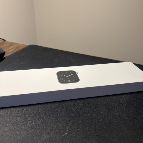 Apple Watch SE (1st Gen) 40mm - Unlocked, Gray, A2353 - Cellular, Aluminum