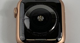 Fair
													Apple Watch Series 4 40mm - Unlocked, Gold, A1975 - Cellular, Aluminum, photo 2 of 7