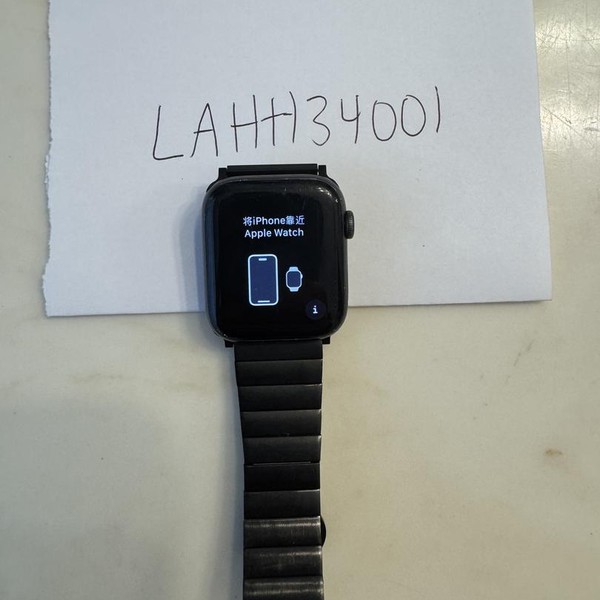 Apple Watch SE (1st Gen) 44mm - Gray, A2352 - GPS, Aluminum