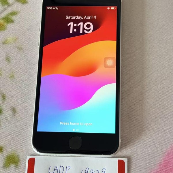 Apple iPhone SE 2nd Gen 2020 - Unlocked, 128 GB, White, A2275