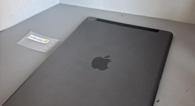 Good
													Apple iPad 7th Gen - Unlocked, Gray, 128 GB, A2200, photo 4 of 5