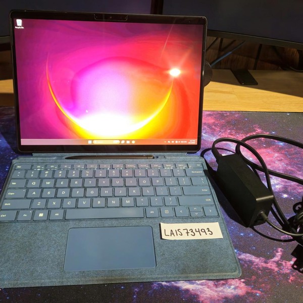 Microsoft Surface Pro 9 - Wi-Fi, 256 GB, Graphite, 16 GB, Intel Core i7, Wi-Fi