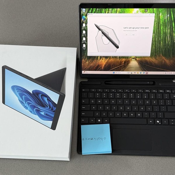 Microsoft Surface Pro 8 - 256 GB, Graphite, 8 GB, Intel Core i5