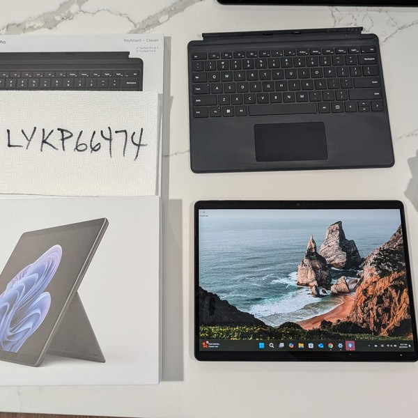 Microsoft Surface Pro 9 - Wi-Fi, 256 GB, Graphite, 16 GB, Intel Core i5, Wi-Fi