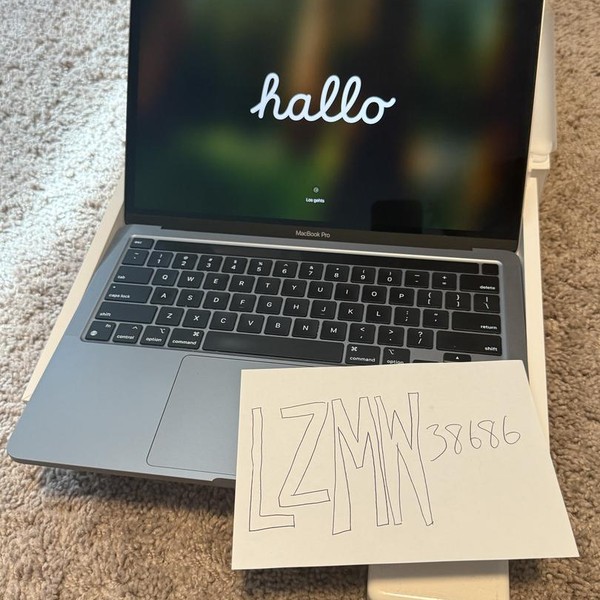 MacBook Pro 2020 - 13 inch - 1 TB, Gray, 8 GB, Apple M1