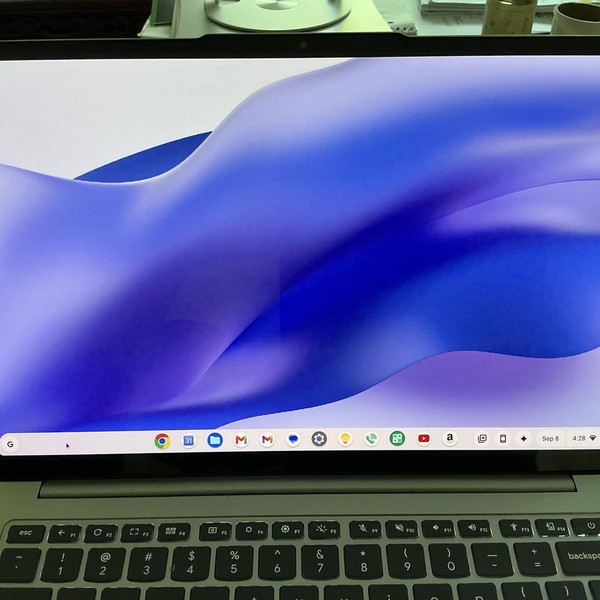 Lenovo Chromebook Plus 14 inch - 256 GB, 16 GB, MediaTek