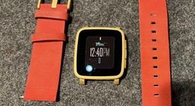 Good
													Pebble Time Steel - Red, photo 1 of 7