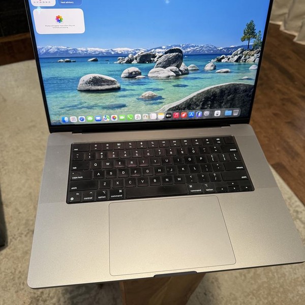 MacBook Pro 2021 - 16 inch - 512 GB, Gray, 32 GB, Apple M1 Pro 10-core