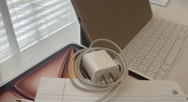 Mint
													Apple iPad Air 13" (M3) 2025 - Unlocked, Starlight, 256 GB, photo 4 of 7