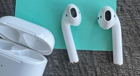 Used
													Apple AirPods 2nd Gen - Wireless Case, photo 5 of 8
