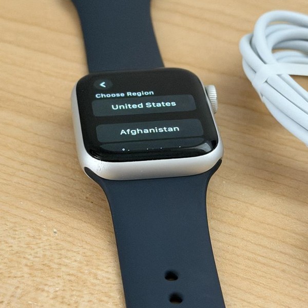 Apple Watch SE 1st Gen 40mm - Silver, A2351 - GPS, Aluminum