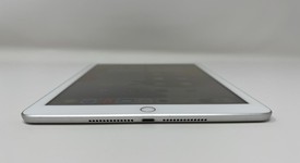 Good
													Apple iPad 6th Gen - Unlocked, Silver, 32 GB, A1954, photo 3 of 6