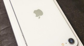 Mint
													Apple iPhone SE 2nd Gen 2020 - Unlocked, White, 64 GB, A2275, photo 4 of 6