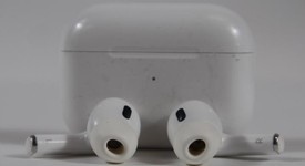 Used
													Apple AirPods Pro - Wireless Case, photo 2 of 5