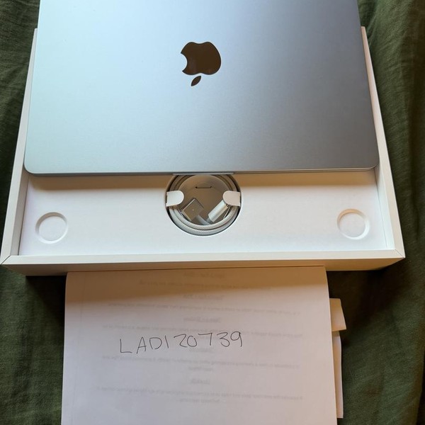 MacBook Air 2026 (M5) - 13 inch - 512 GB, Sky Blue, 16 GB, Apple M5 10-Core (8-core GPU)