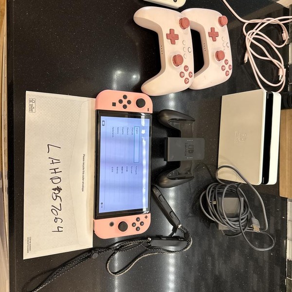 Nintendo Switch - OLED - 64 GB, White
