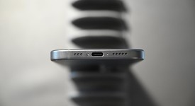 Mint
													Apple iPhone 15 - Unlocked, Black, 128 GB, A2846, photo 3 of 7