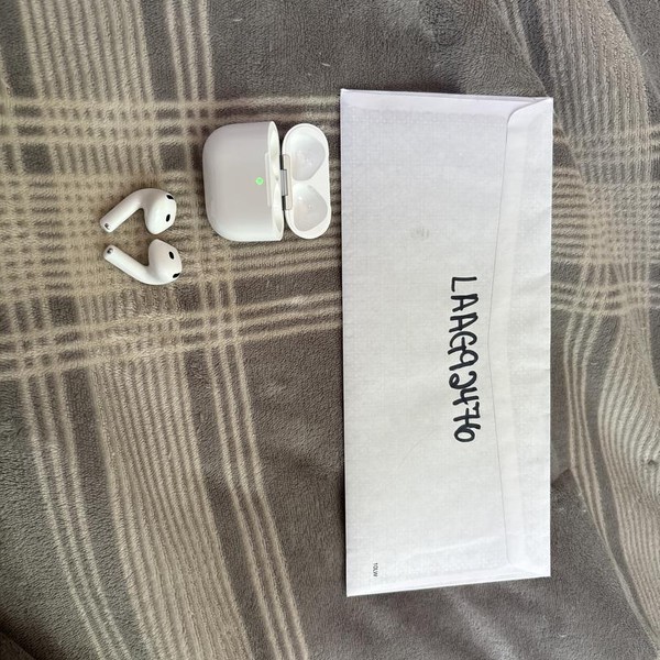 Apple AirPods 4th Gen - Standard