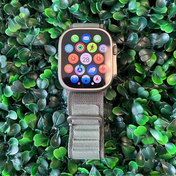 Apple Watch Ultra 49mm - Unlocked, Titanium, A2622