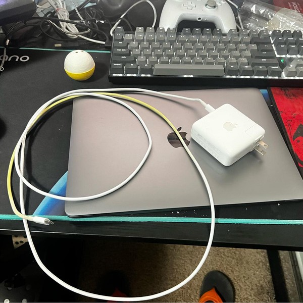 MacBook Pro 2020 - 13 inch - 256 GB, Gray, 16 GB, Apple M1