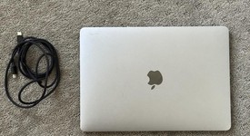 Good
													MacBook Pro 2018 (With Touch Bar) - 13" - I7, Gray, 512 GB, 16 GB, photo 3 of 9