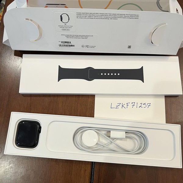 Apple Watch SE 2nd Gen 44mm - Midnight, A2723 - GPS, Aluminum