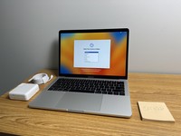 MacBook Pro 2017 (No Touch Bar) - 13"