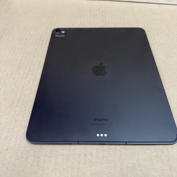 Apple iPad Pro 13 inch (M4) 2024 - Unlocked, 256 GB, Black, 8 GB, A2926, Standard Glass