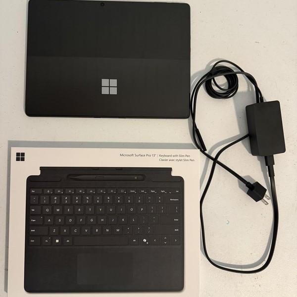 Microsoft Surface Pro 9 - Wi-Fi, 512 GB, Graphite, 16 GB, Intel Core i7, Wi-Fi