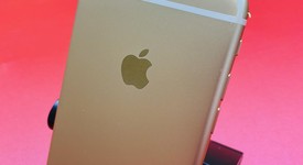 Mint
													Apple iPhone 6S - Unlocked, Gold, 32 GB, A1688, photo 3 of 7