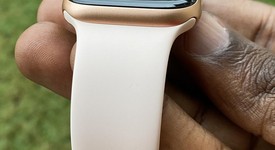 Mint
													Apple Watch Series 5 44mm - Gold, A2093 - GPS, Aluminum, photo 2 of 14