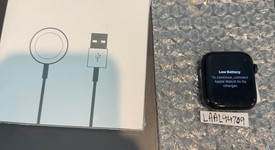 Good
													Apple Watch SE 2nd Gen 40mm - Unlocked, Midnight, A2726 - Cellular, Aluminum, photo 1 of 6