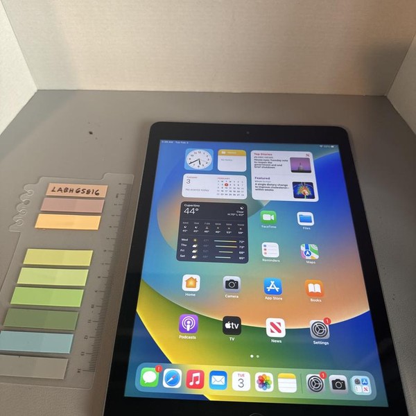 Apple iPad 6th Gen - Wi-Fi, 128 GB, Gray, A1893