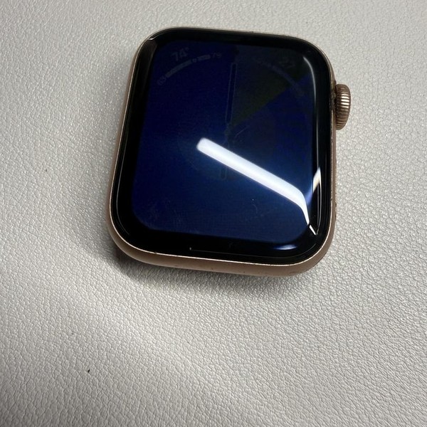 Apple Watch SE 1st Gen 40mm - Unlocked, Gold, A2353 - Cellular, Aluminum