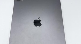 Good
													Apple iPad Pro 11" 2nd Gen 2020 - Unlocked, Gray, 128 GB, A2068, photo 2 of 6