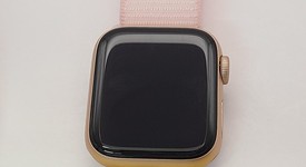 Good
													Apple Watch Series 4 40mm - Unlocked, Gold, A1975 - Cellular, Aluminum, photo 3 of 4
