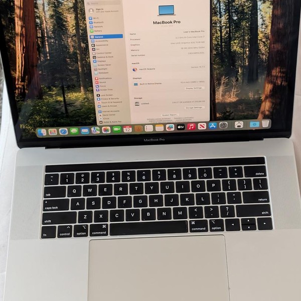 MacBook Pro 2018 (With Touch Bar) - 15 inch - 256 GB, Silver, 16 GB, Intel Core i7