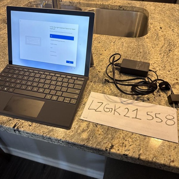 Microsoft Surface Pro 7 Plus - 128 GB, Platinum, 8 GB, Intel Core i3, Wi-Fi